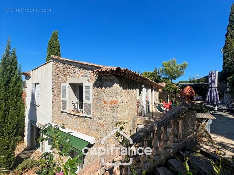 Maison à vendre 6 pièces HYERES (83) - Charme de l'ancien - 4 chambres - 200m2 habitables - Piscine - possibilité 2 appartements - photo 71