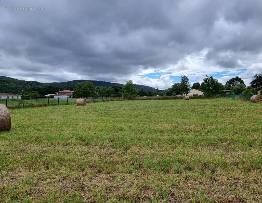 Terrain à MIRAMONT-DE-COMMINGES