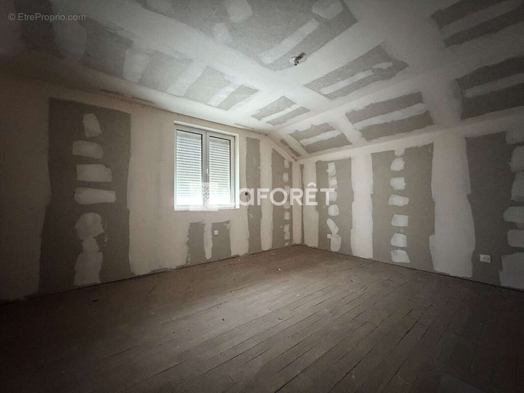 Maison à LA CHAPELLE-FELCOURT