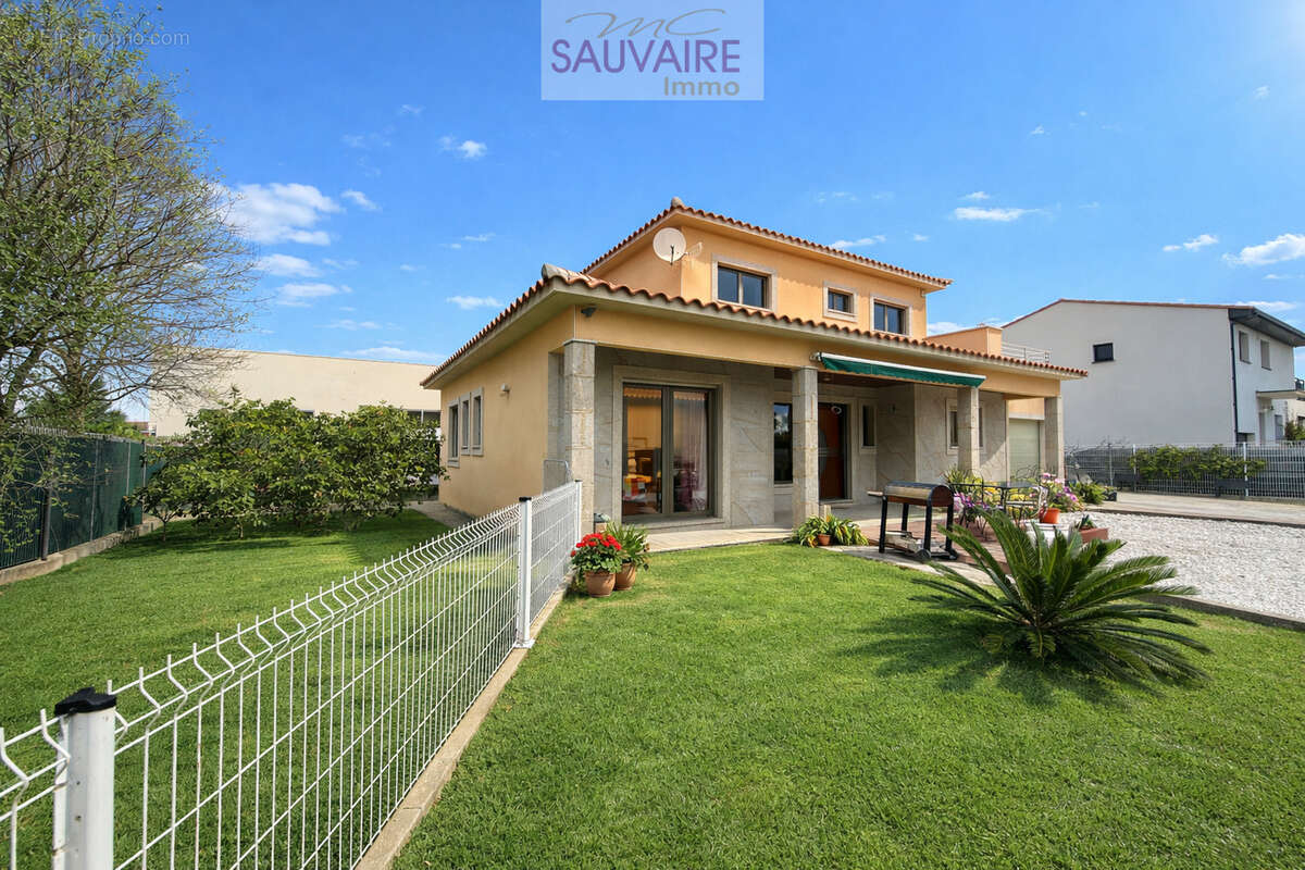 Maison à SAINT-LAURENT-DE-LA-SALANQUE