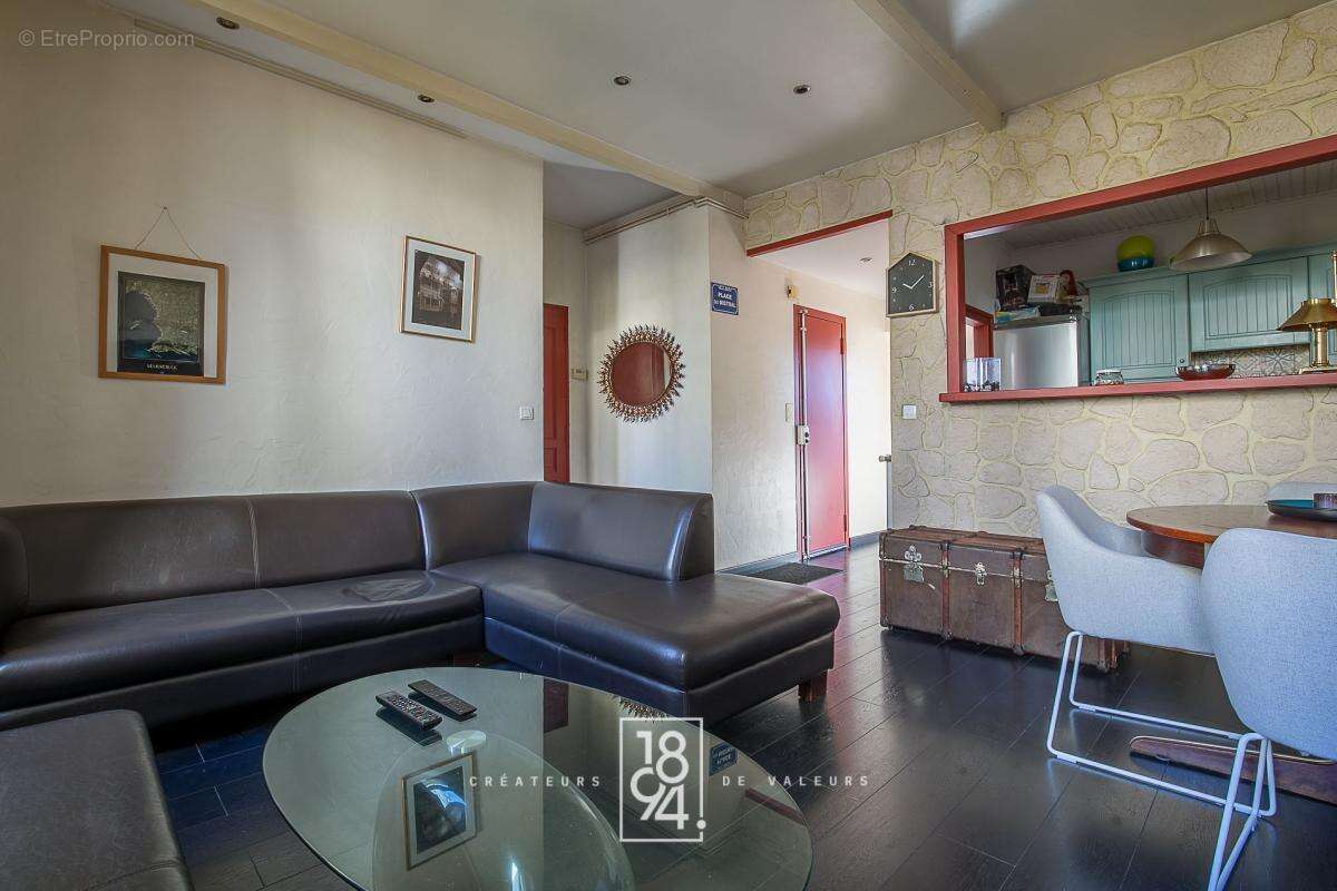 Appartement à MARSEILLE-4E
