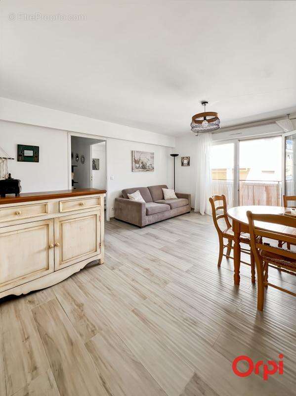 Appartement à VENELLES