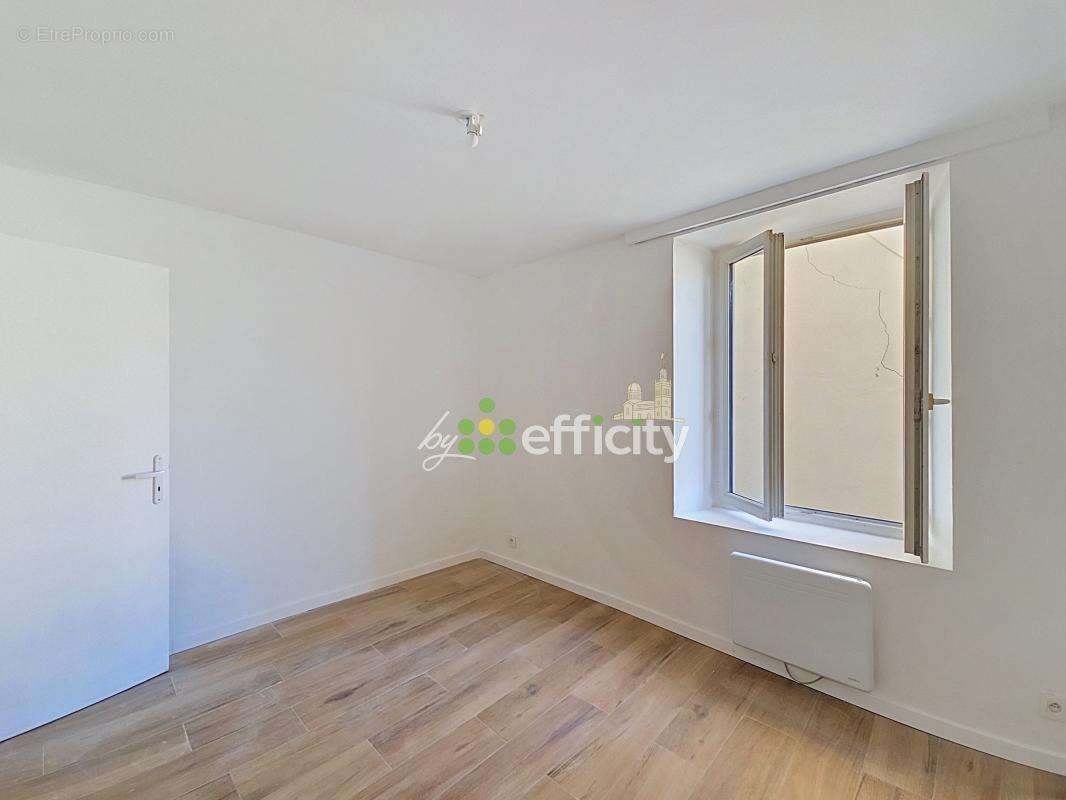 Appartement à MARSEILLE-3E