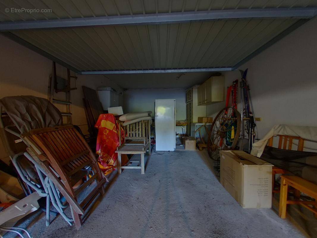 Parking à LES THUILES