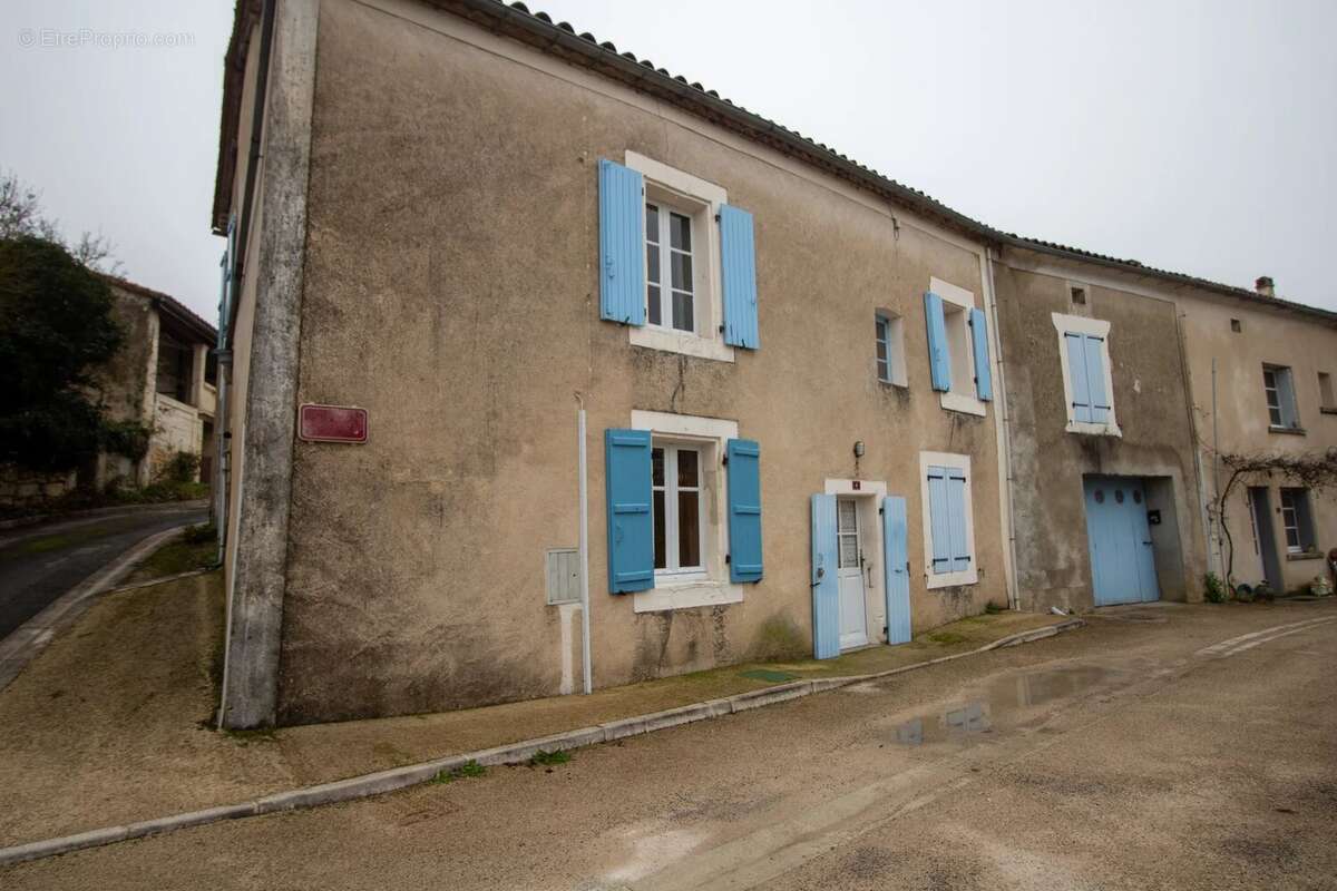 Maison à VILLEBOIS-LAVALETTE