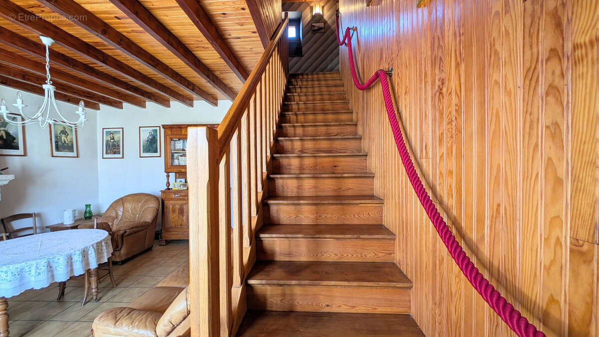 Maison à LES LANDES-GENUSSON