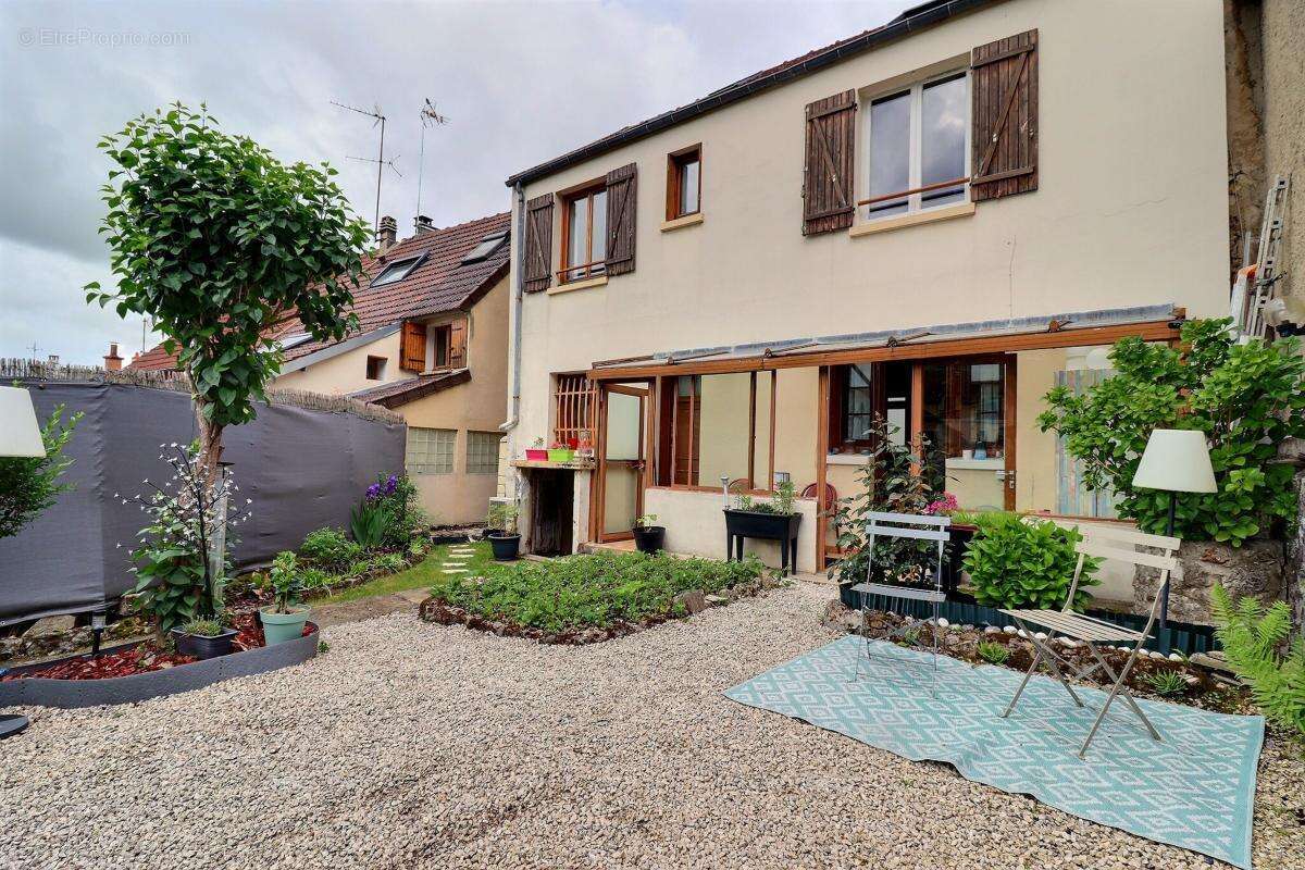 Maison à COUPVRAY