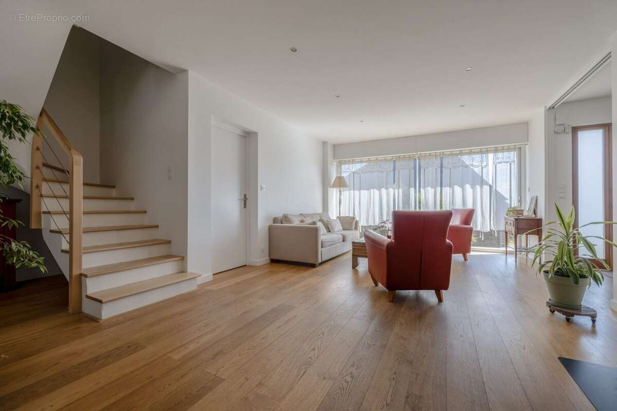 Maison 156 m² à Noyalo  - photo 4