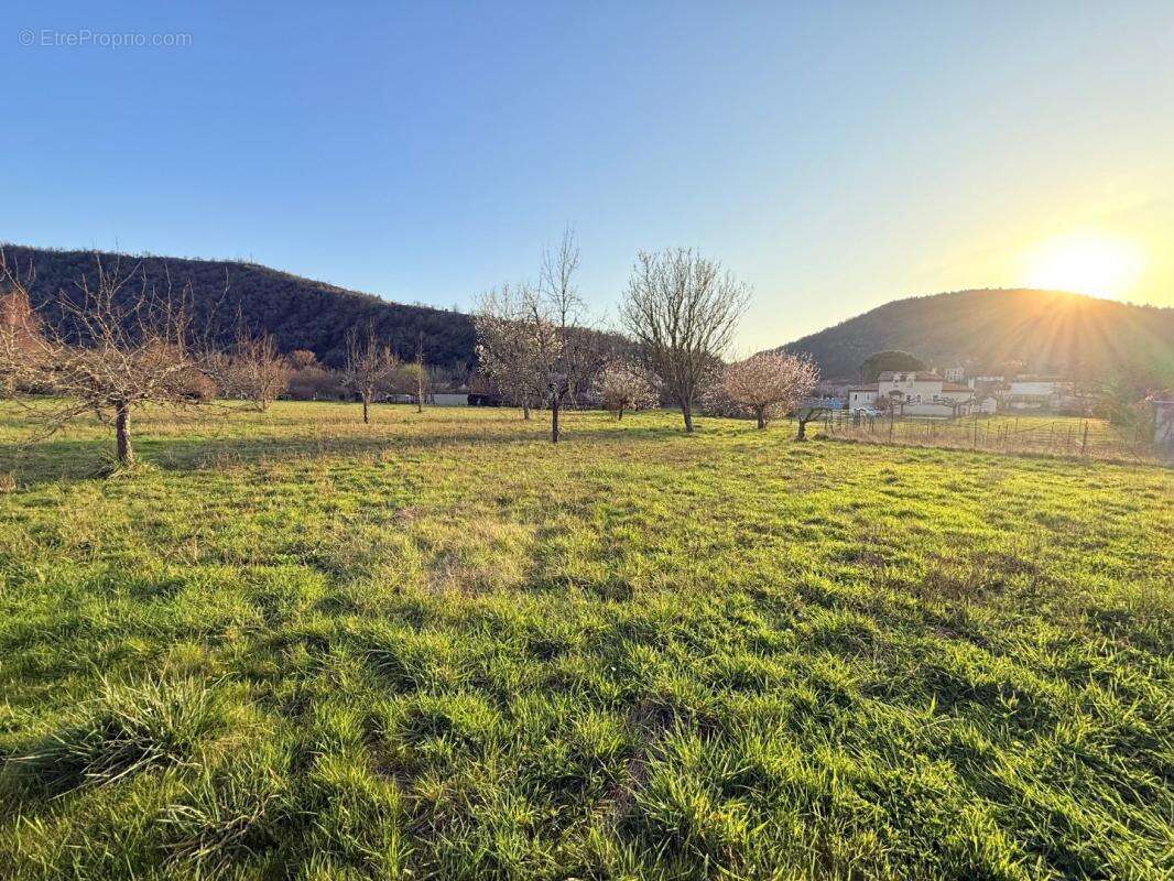 Terrain à DOUELLE