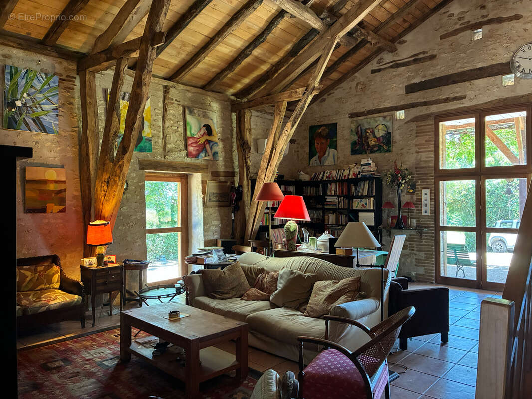 Maison à CASTELNAU-MONTRATIER