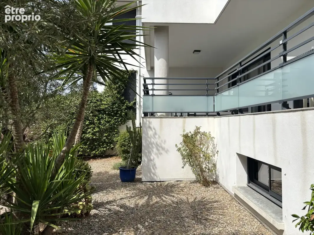 Appartement de 114m2 sur 2 niveaux  avec jardin aménagé dans résidence sécurisée avec piscine - photo 3