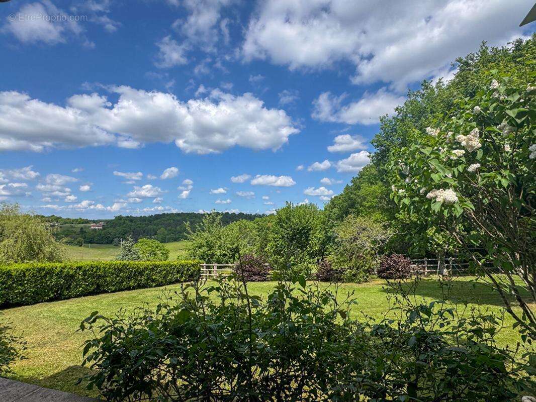A vendre, superbe propriété en pierre de 245 m² habitable située à BUSSAC 24350 - photo 14