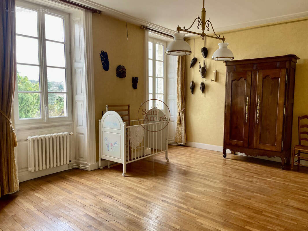 Maison 420 m² à Angouleme  - photo 7