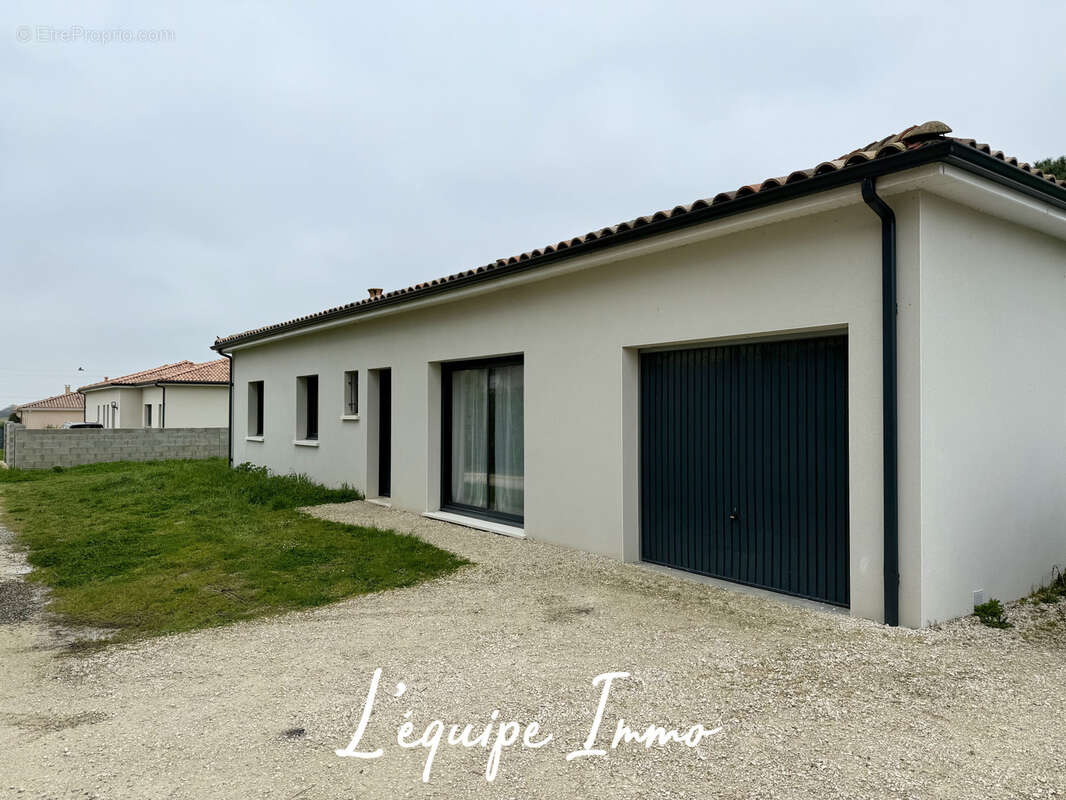 Maison à MONTAIGUT-SUR-SAVE