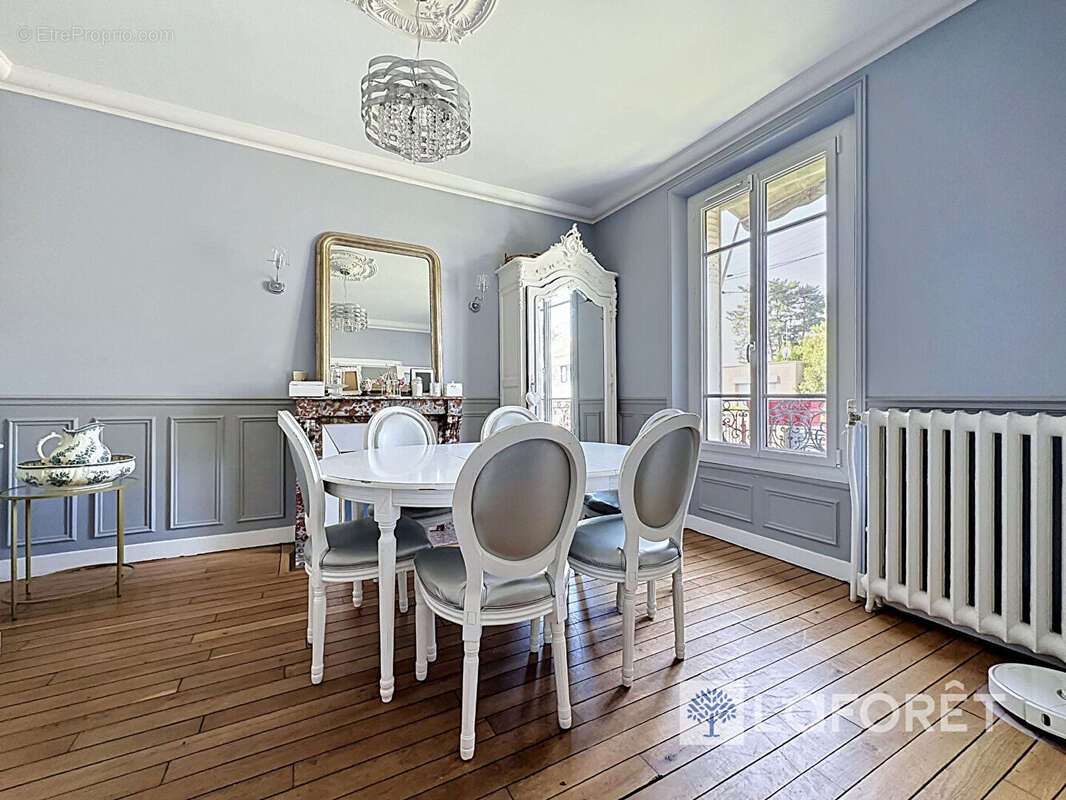 Maison à VERRIERES-LE-BUISSON