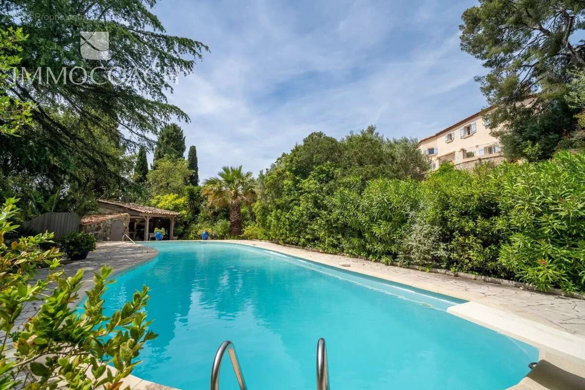 Maison à CARQUEIRANNE