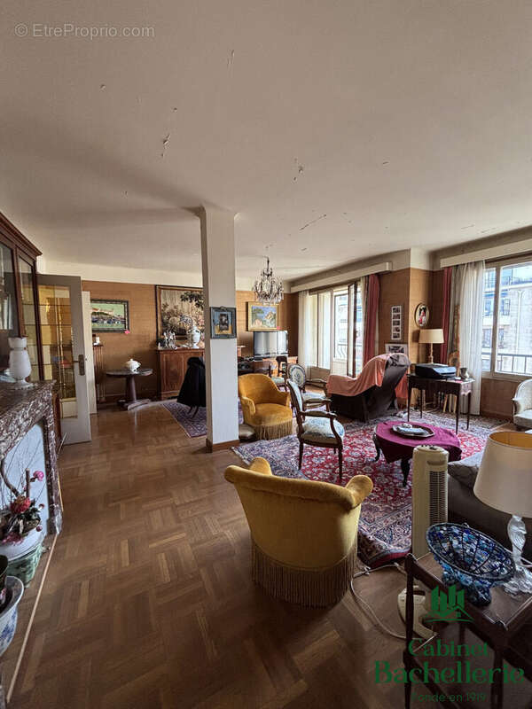 Appartement à MARSEILLE-6E