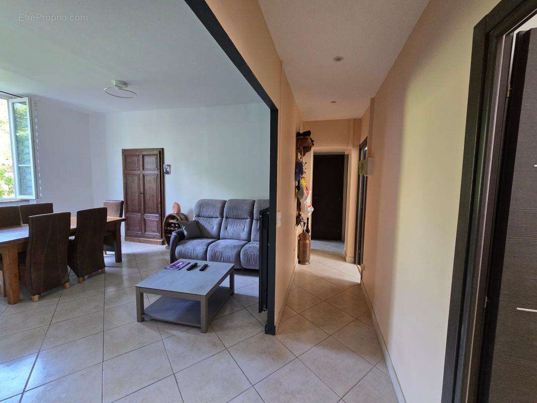 Appartement à L'ARBRESLE