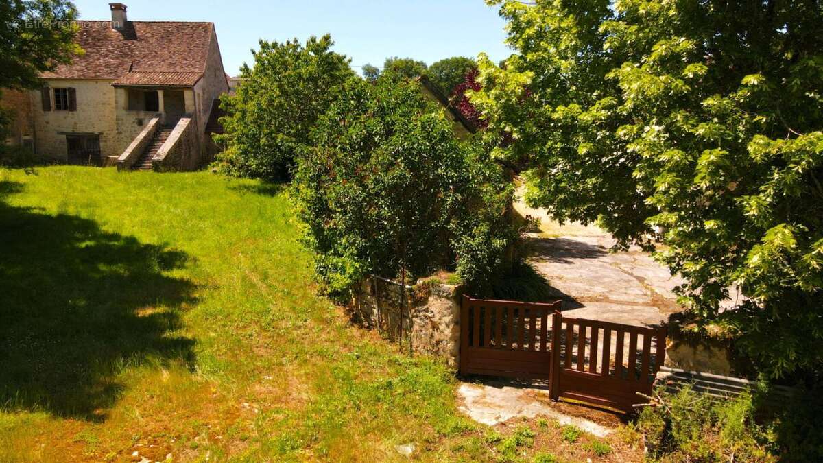 Hameau Saint Germain Des Pres 12 pièce(s) 270 m2 - photo 17