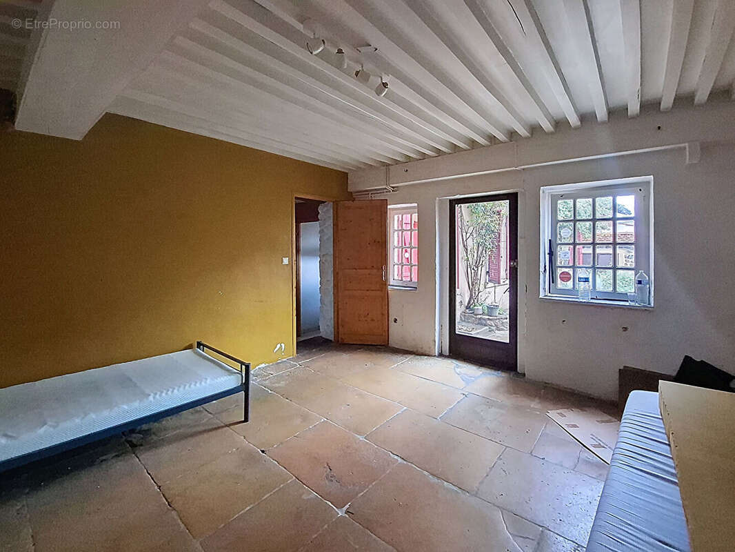 Maison à LA CHAPELLE-DE-GUINCHAY