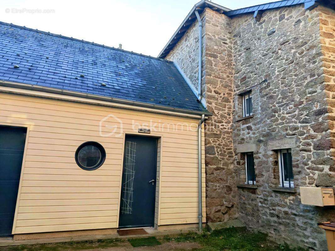 Maison à COMMER