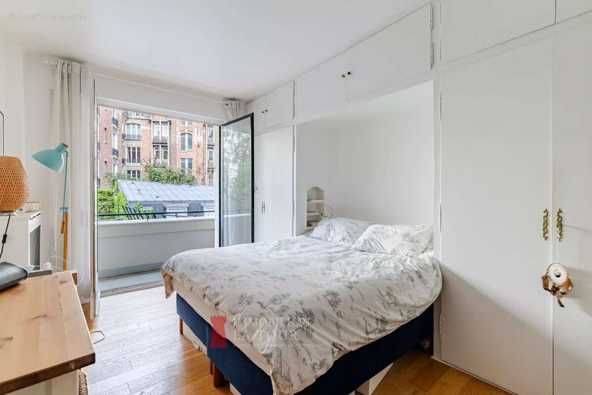 Appartement à PARIS-16E