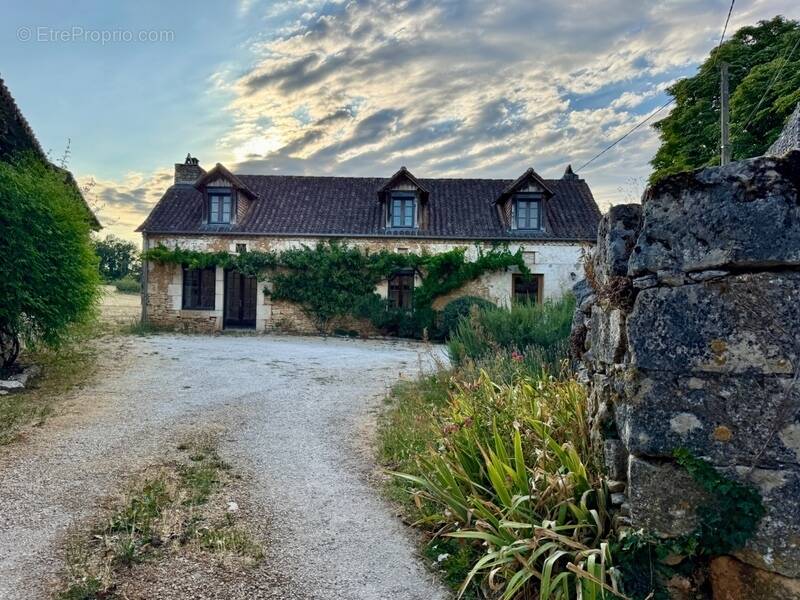 Maison à SAVIGNAC-LES-EGLISES