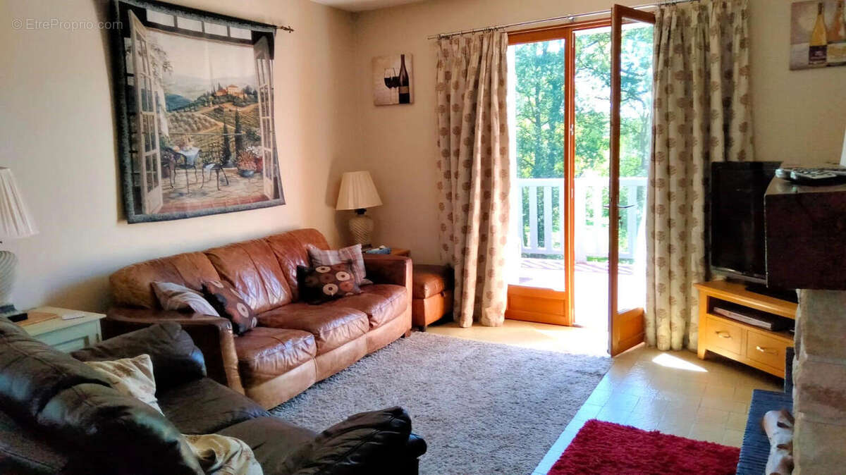 SALON - Maison à PRESSAC