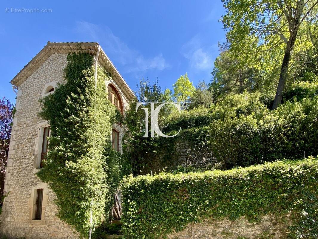 Maison à BARJAC