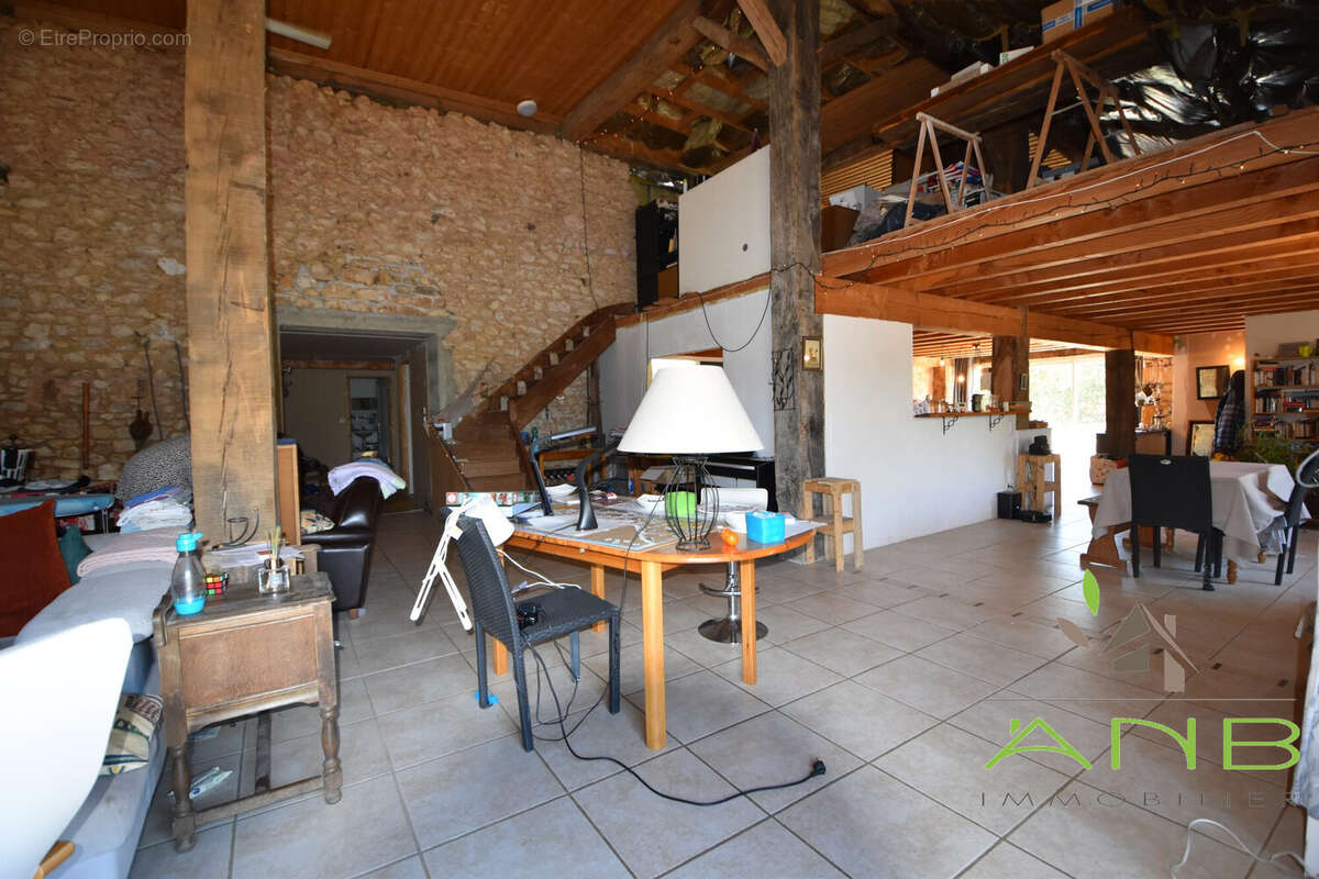 Maison 200 m² à Grassac  - photo 6