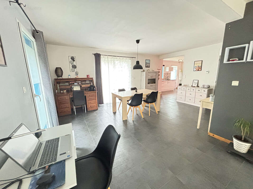 Maison à LA CHAPELLE-DES-MARAIS