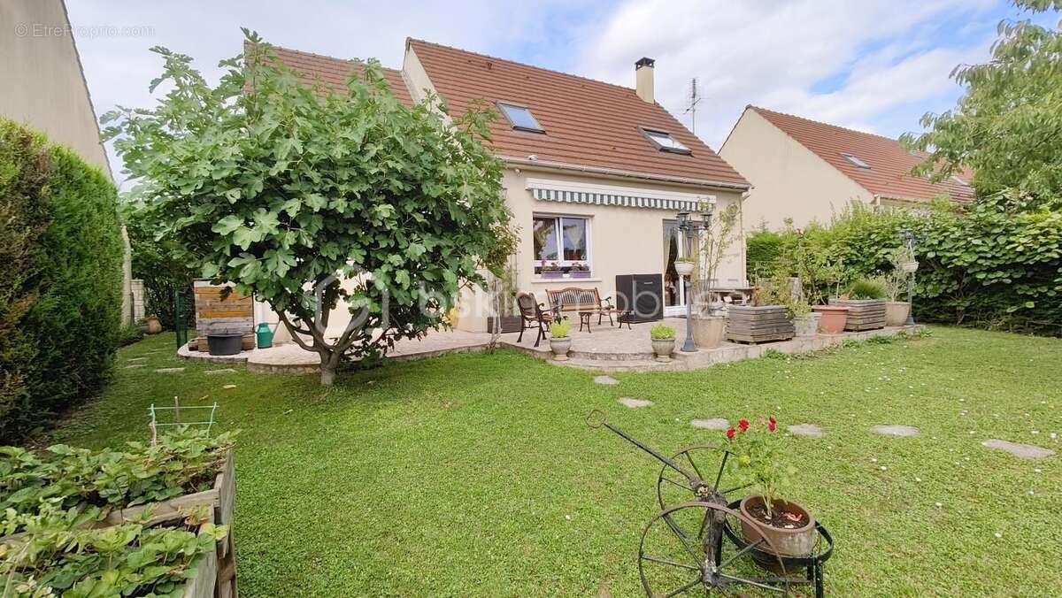 Maison à CHAUCONIN-NEUFMONTIERS