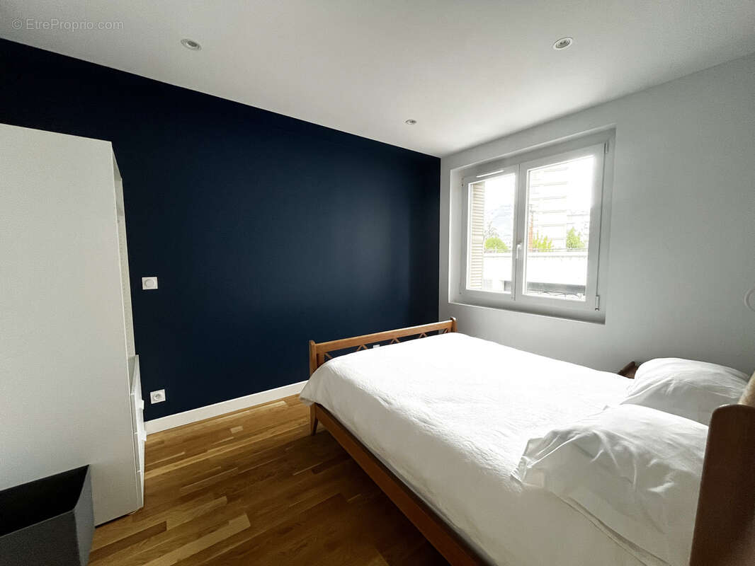 HIDRI IMMO PLUS vous propose un T4 rénové lumineux et climatisé coup de coeur assuré à Grenoble - photo 5