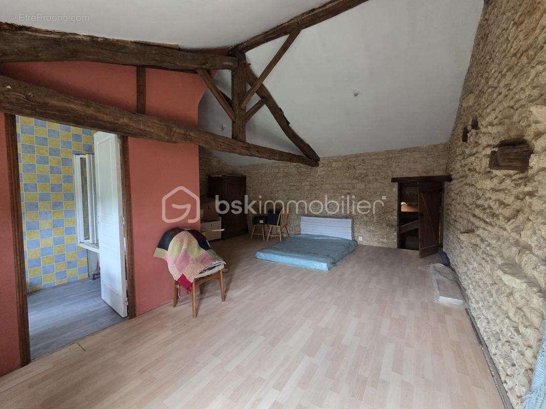 Maison en pierre à rénover au calme - photo 5