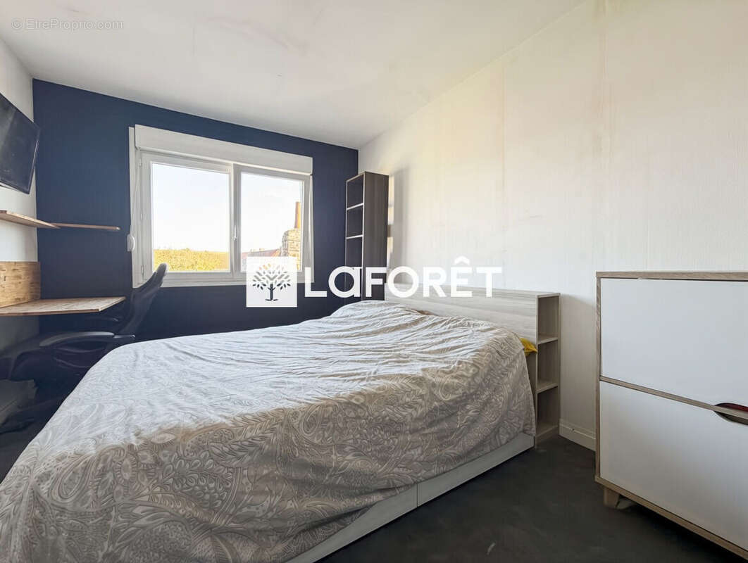 IMMEUBLE : Appartement 70m² + Local commercial - GUÎNES - photo 5