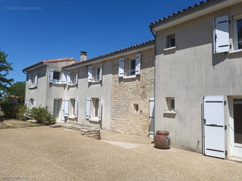Maison à RUFFEC