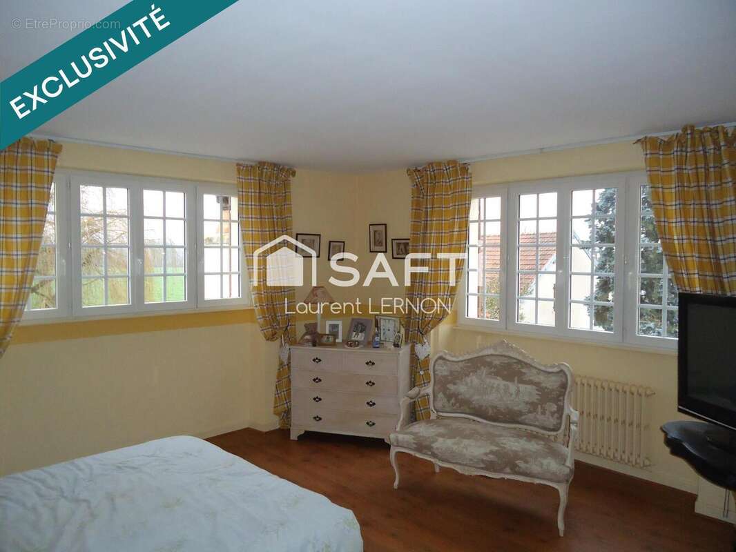 Maison 253 m² à Scey-Sur-Saone-Et-Saint-Albin  - photo 8