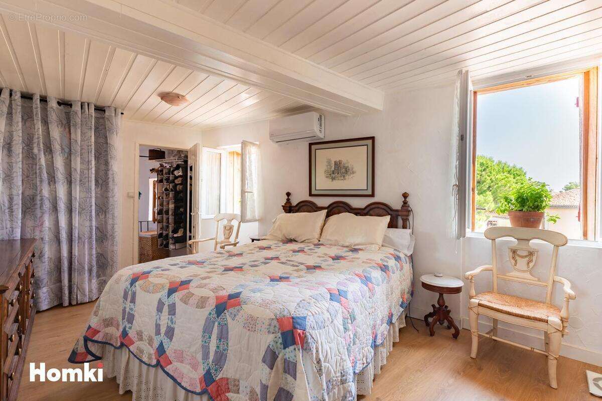 Maison à VILLENEUVE-LES-MONTREAL