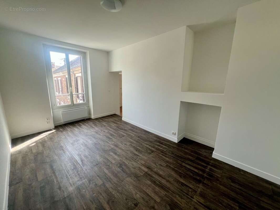 Appartement à BRUYERES-LE-CHATEL
