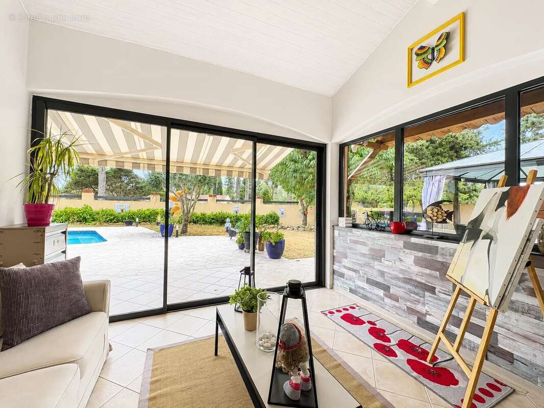 Vidauban – Élégante villa de plain-pied de 140 m² avec piscine sur un terrain de plus de 2 550 m² - photo 6