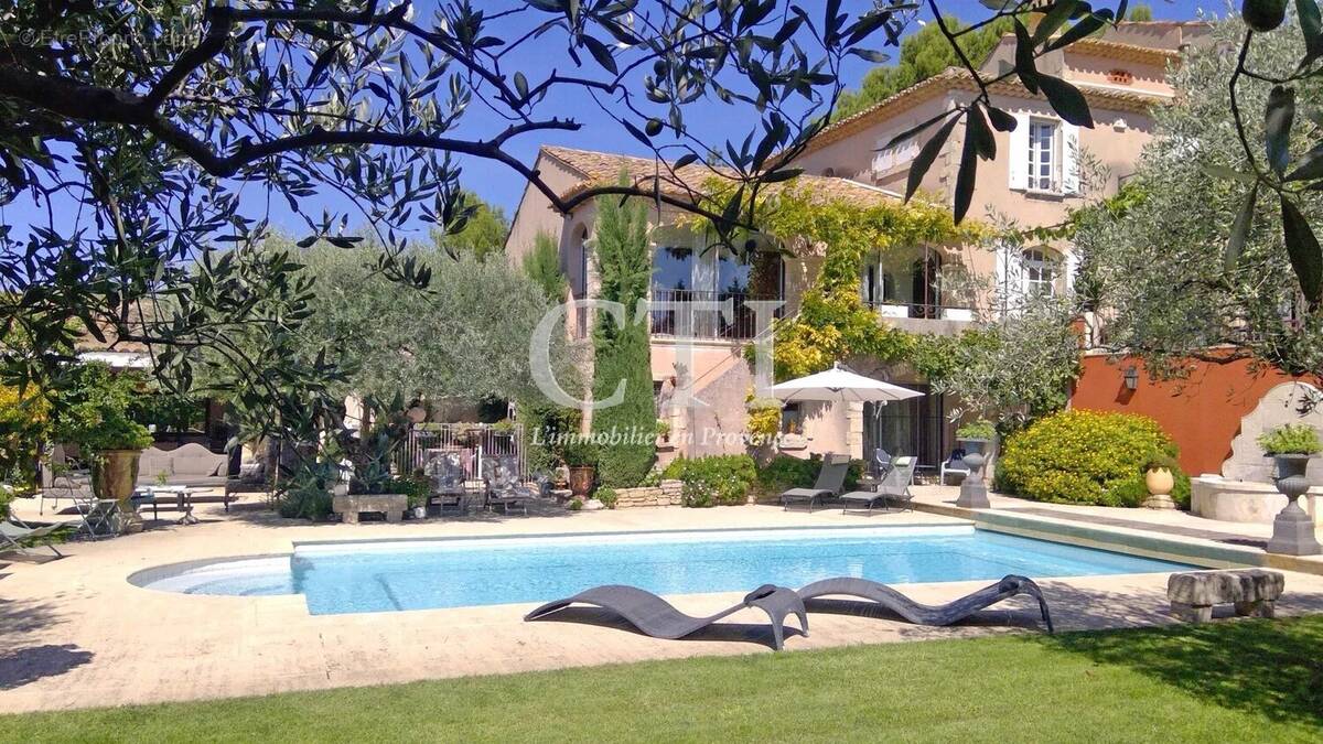 Exceptionnelle maison au charme de l'ancien et au confort contemporain avec jardin, piscine et annexes - photo 3