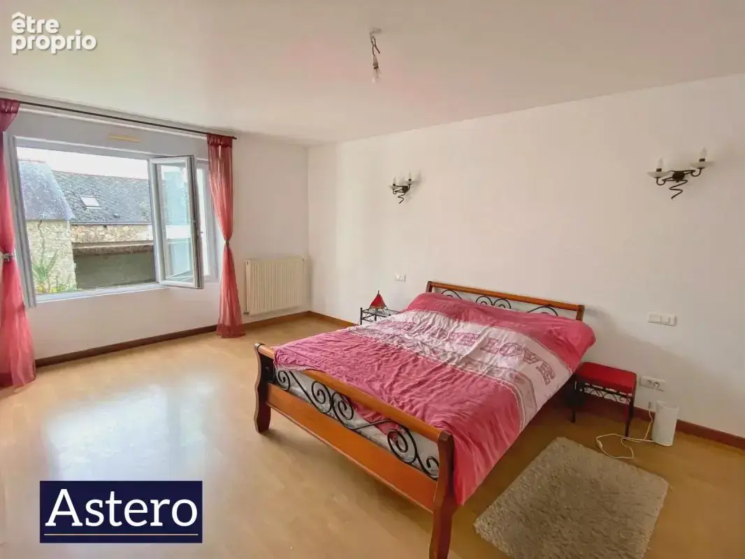 Belle maison de caractère de 189 m² – 5 chambres – Dépendance en pierre – Cœur de Saint-Gérand - photo 2