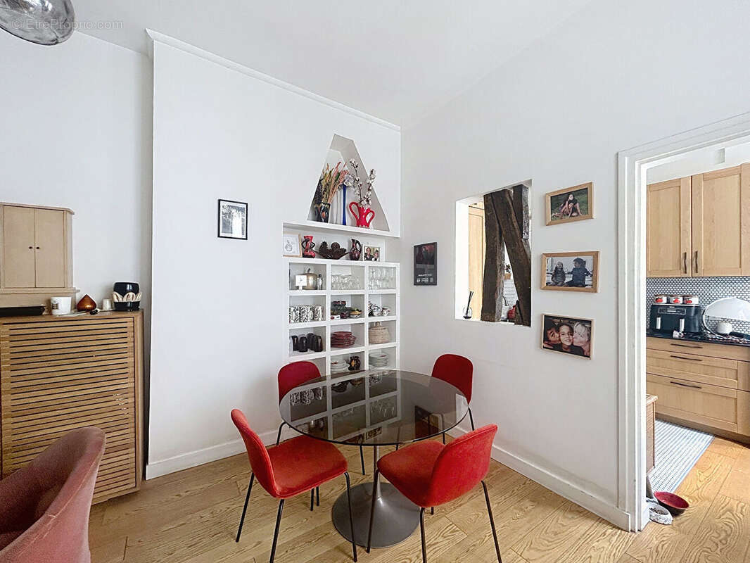 Appartement à PARIS-3E