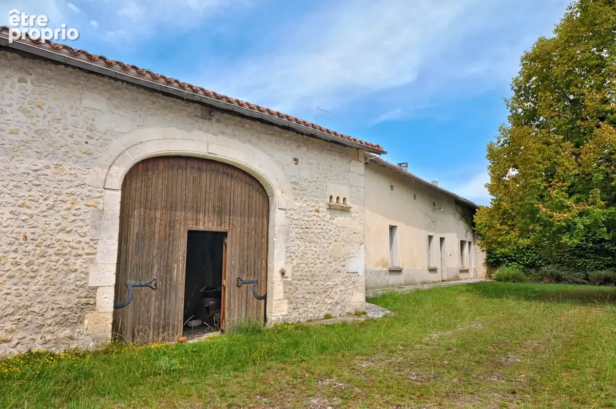Ancienne ferme à restaurer - 160 m² avec un terrain de 4 794 m² - photo 12