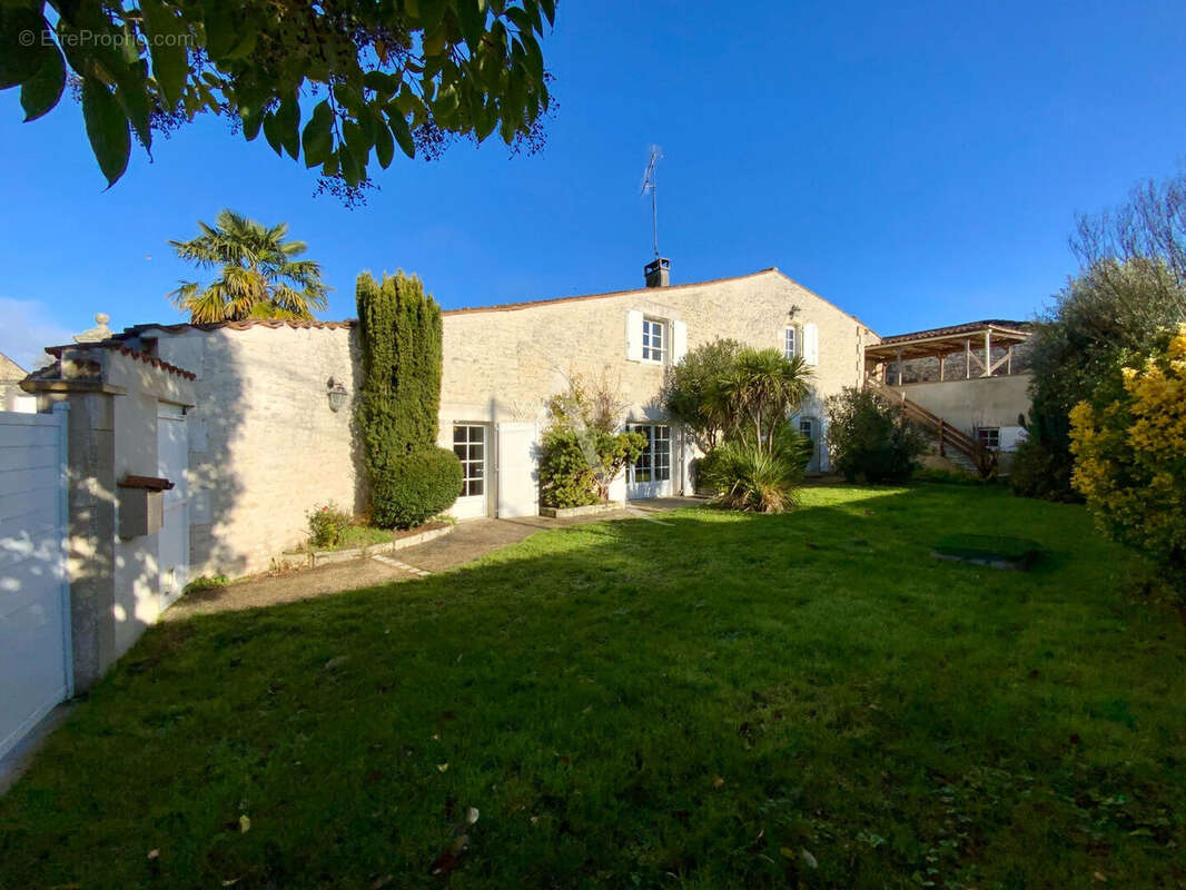 Maison à SALLES-D&#039;ANGLES