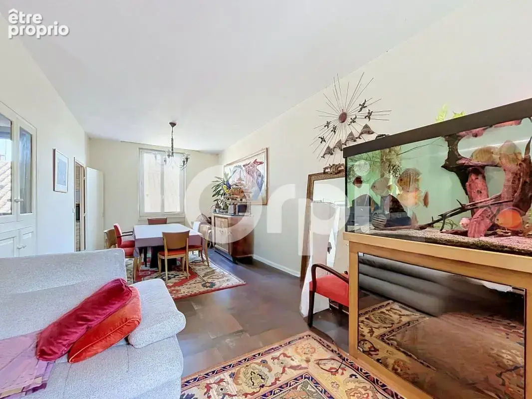 Demeure de caractère en pierre (179 m²) – Charme, volumes & potentiel mixte - photo 9