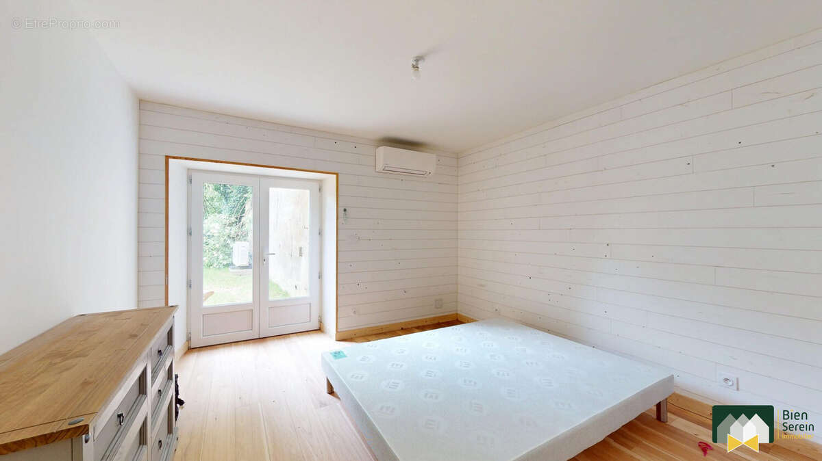 Maison 140 m² à Brunelles  - photo 4