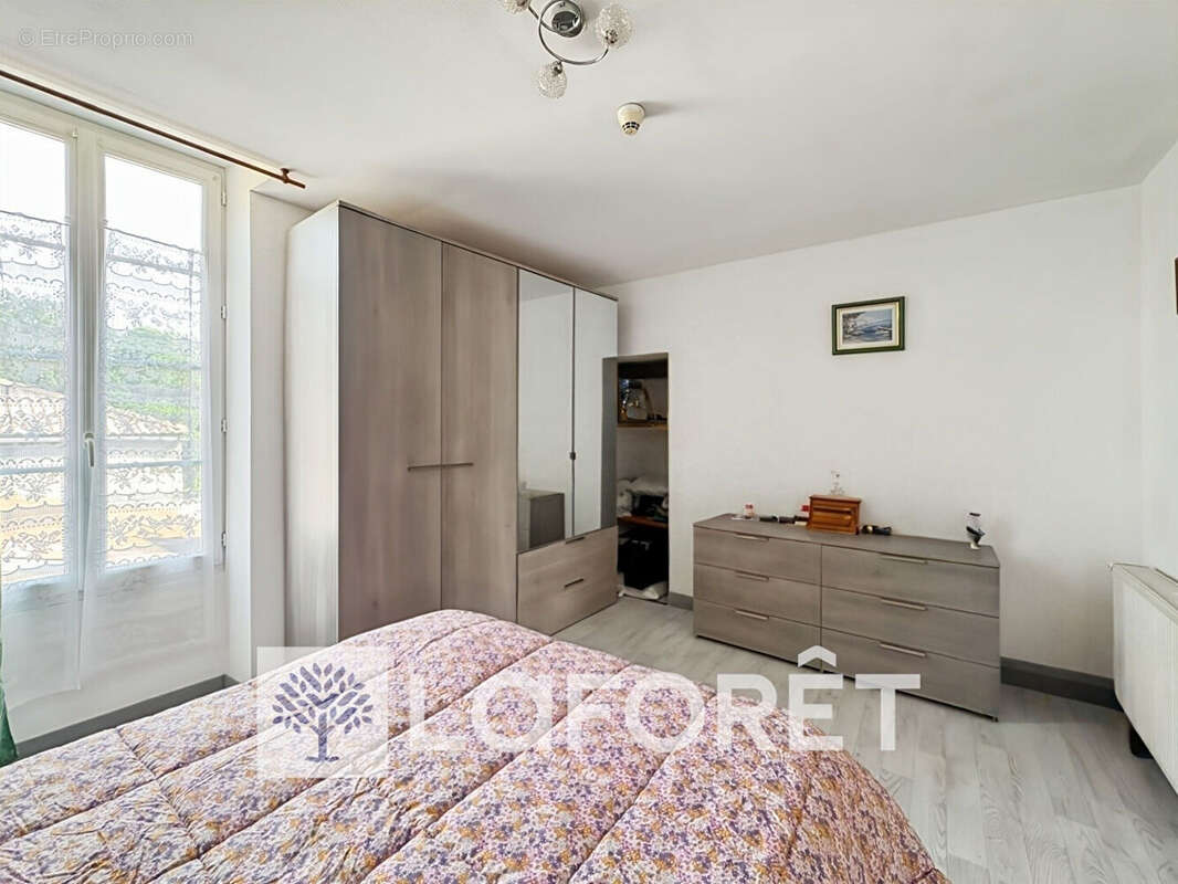 Maison à SAINT-GENIS-DE-SAINTONGE