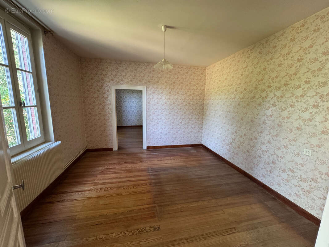 Maison à SAINT-REMY-EN-ROLLAT