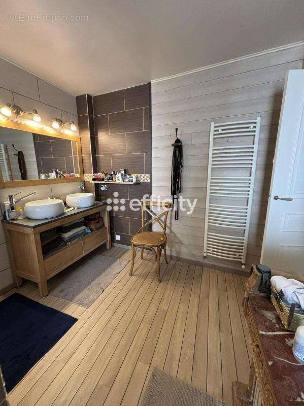 Maison 243 m² à Fontenay-Le-Comte  - photo 17